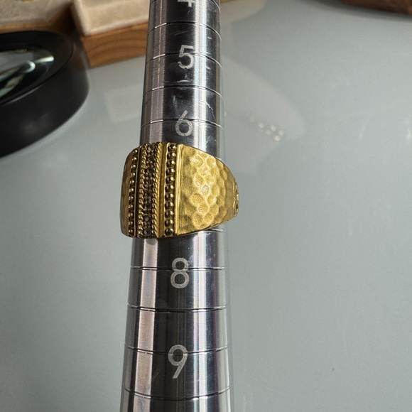 Elegant Vintage Gold-Tone Women's Ring - Picture 6 of 9